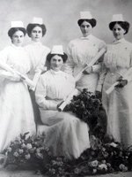 En 1898, se abre la Escuela de Capacitación de Enfermeras del Sagrado Corazón, la primera en Spokane y la segunda en el estado de Washington.