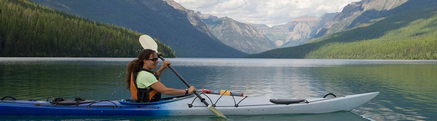mujer, kayak, en, lago